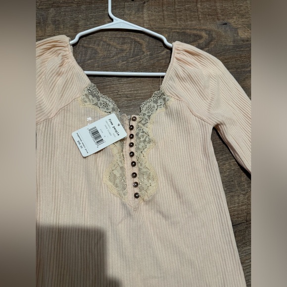 Free people off white blouse. - Picture 2 of 6